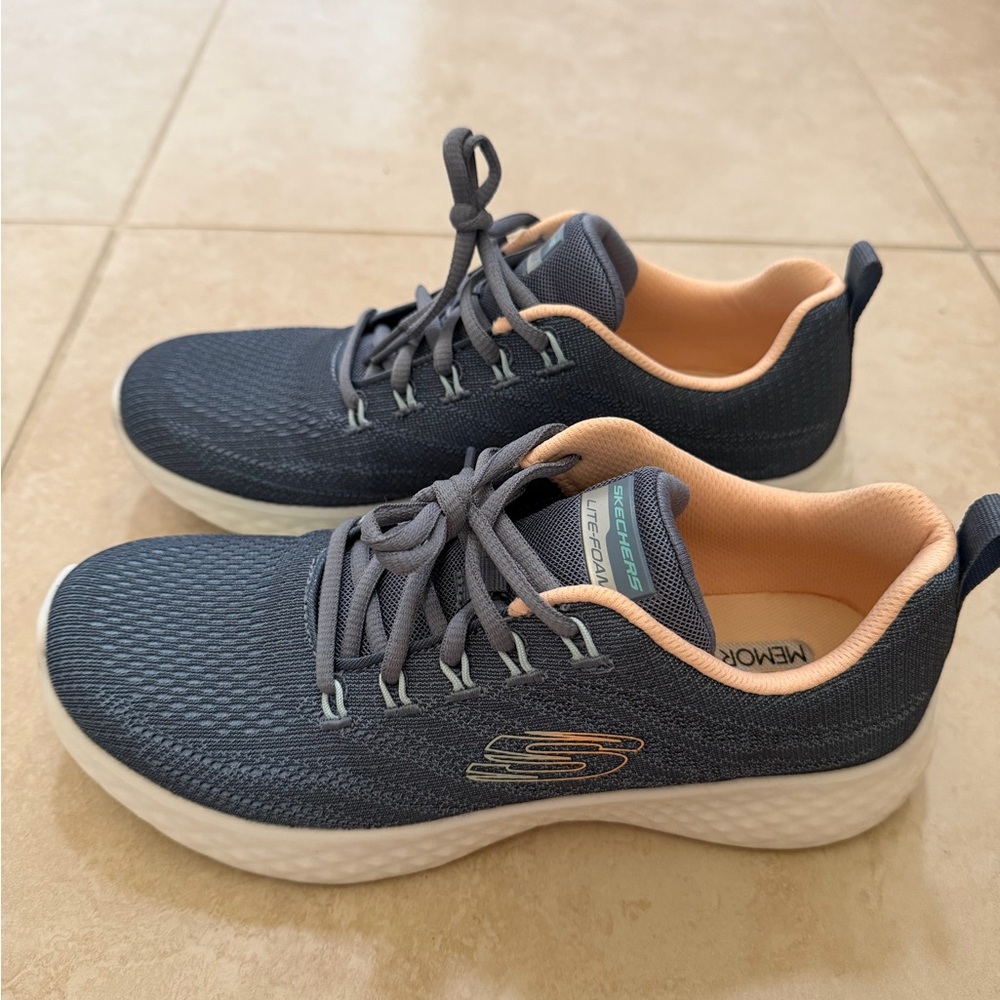 Skechers Charcoal and Cream Sneakers for Women